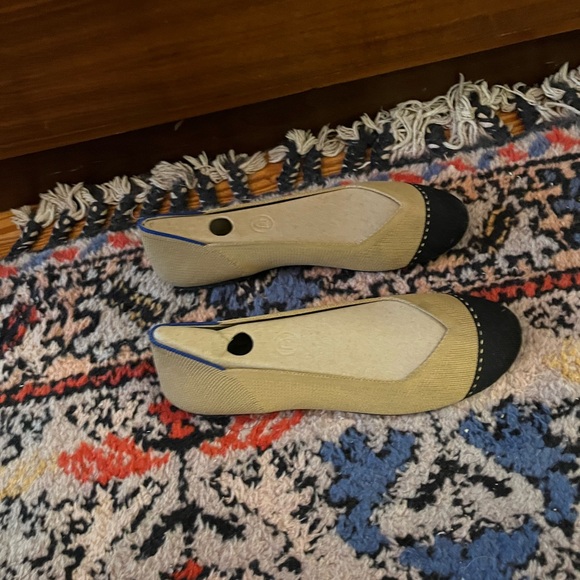 Rothy’s size 9 camel captoe flats - Picture 2 of 3